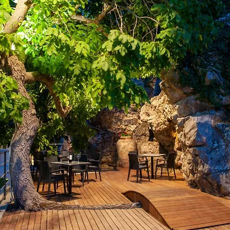 Gratteri Resort מלון 4*