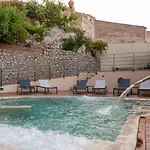 Gratteri Resort מלון