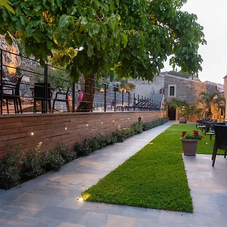 Gratteri Resort מלון